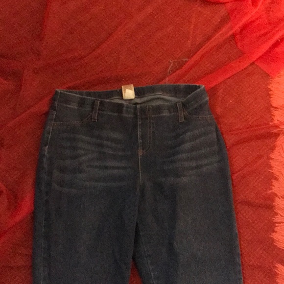 Fashionable and comfy can be dressed up or down! - Picture 2 of 4